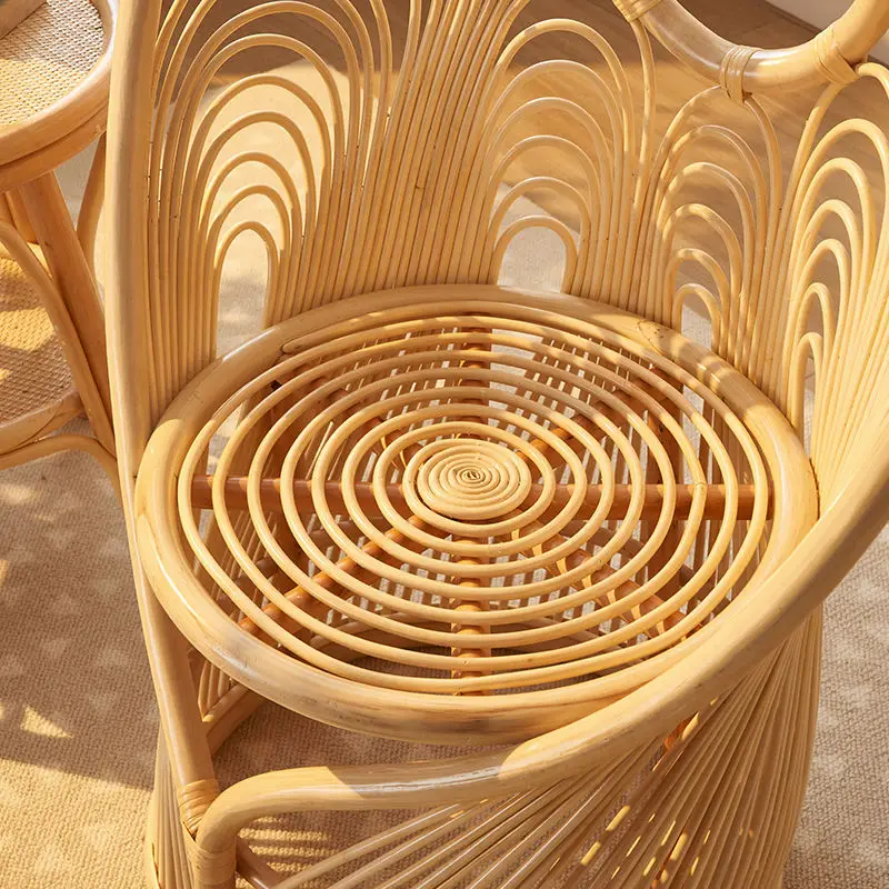 RT-Rattan-Stuhl, Internet-Promi-Shooting-Requisiten, Rattan, Bett und Frühstück, hohe Rückenlehne, Phönix-Stuhl, Phoenix-Schwanz