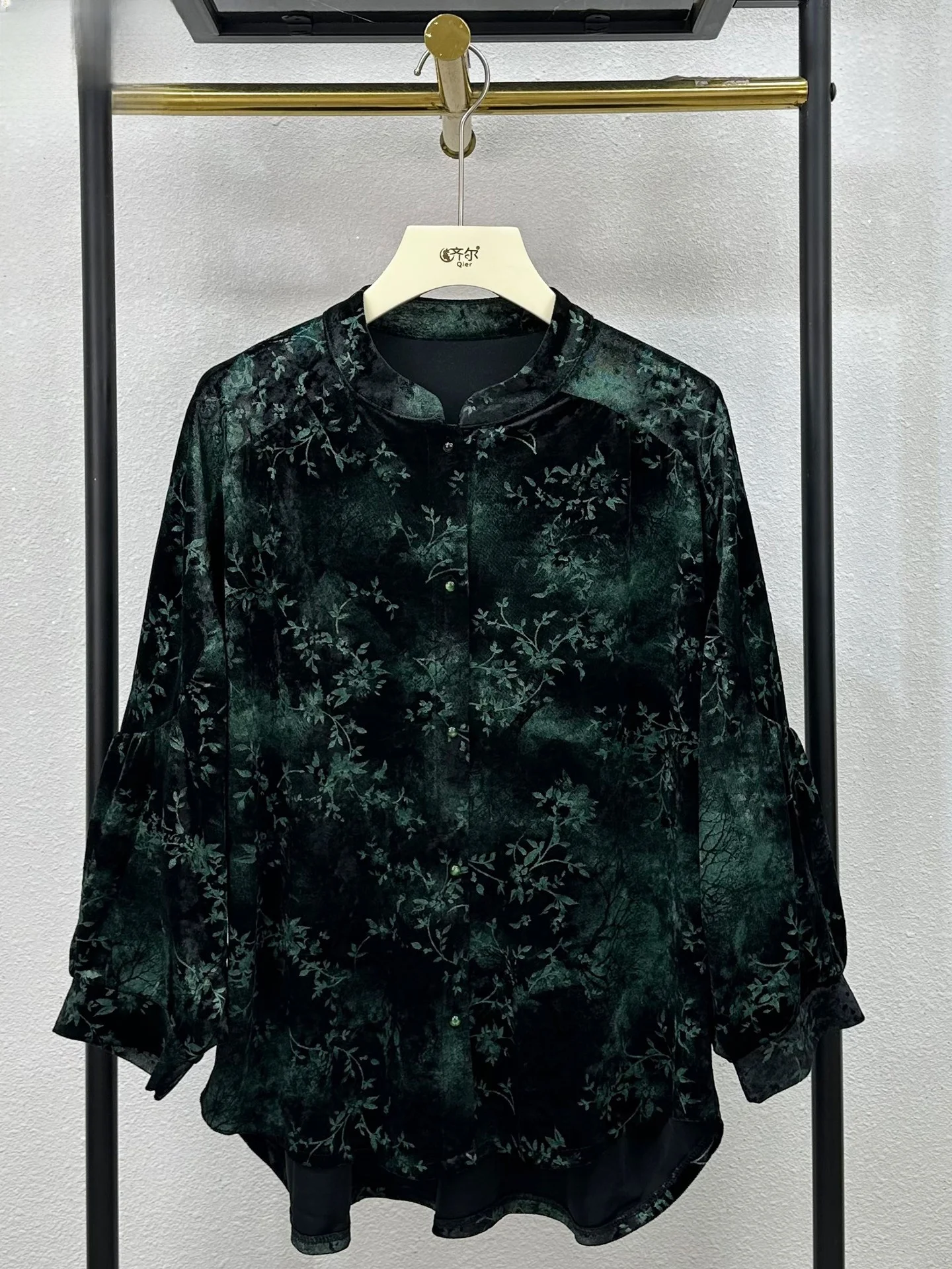 

Осенняя верхняя одежда больших размеров из бархата с рукавами «летучая мышь» для полных мам, женщин среднего и старшего возраста, повседневная свободная модель на пуговицах...