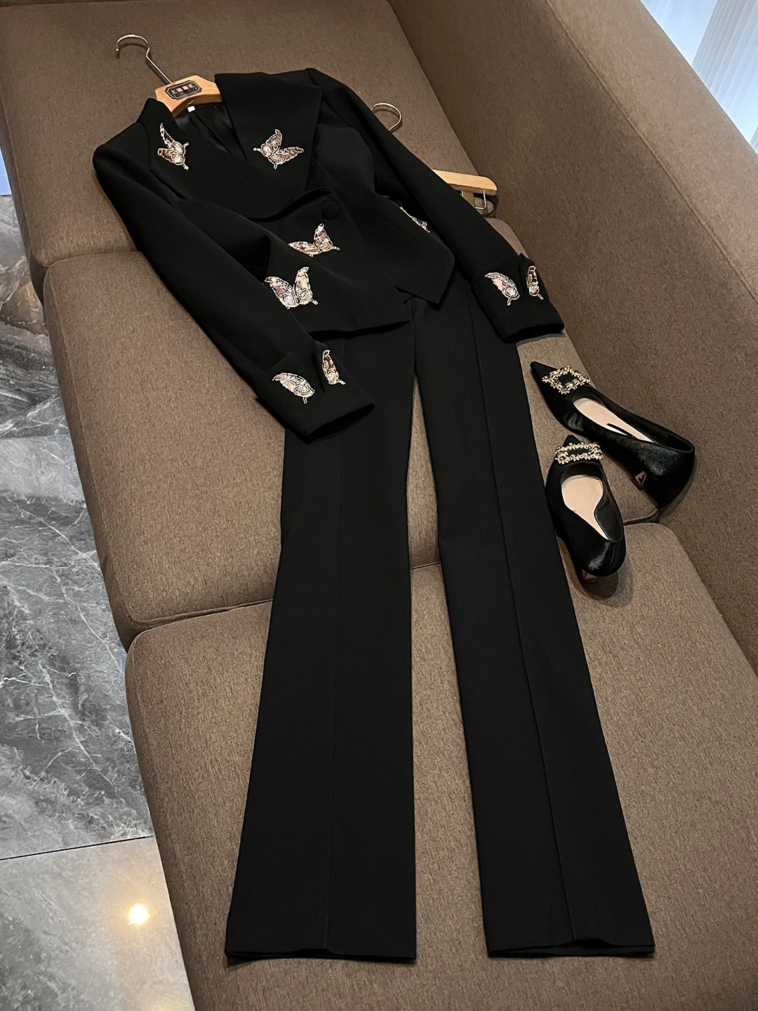 

Модный комплект из пиджака и брюк с пайетками и бисером, декоративный, класса люкс, черный, зимний, женский, DZ65