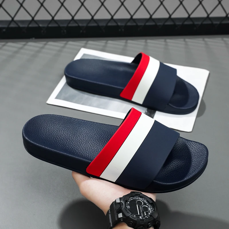 

2025 Fashion men's and women's slippers Summer flat sandals Light family bathroom slippers couple indoor non-slip shower shoes