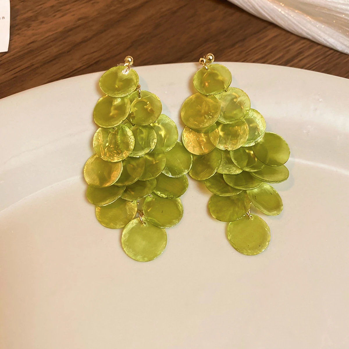 أقراط للنساء تصميم أنيق على شكل صدفة للصيف على عطلة الشاطئ مجوهرات عصرية مصنوعة يدويًا وإكسسوارات هيبوالرجينيك فريدة من نوعها