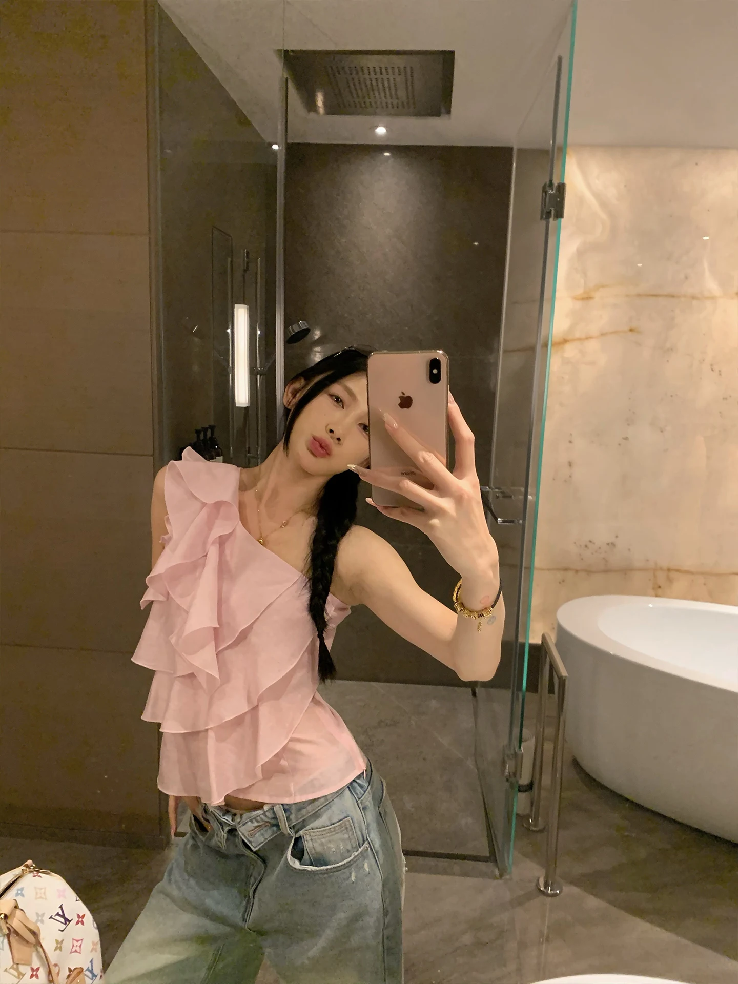 

Розовый женский топ с рюшами и коротким рукавом в корейском стиле, весна-лето, с кружевным дизайном, открытыми плечами, корейская серия