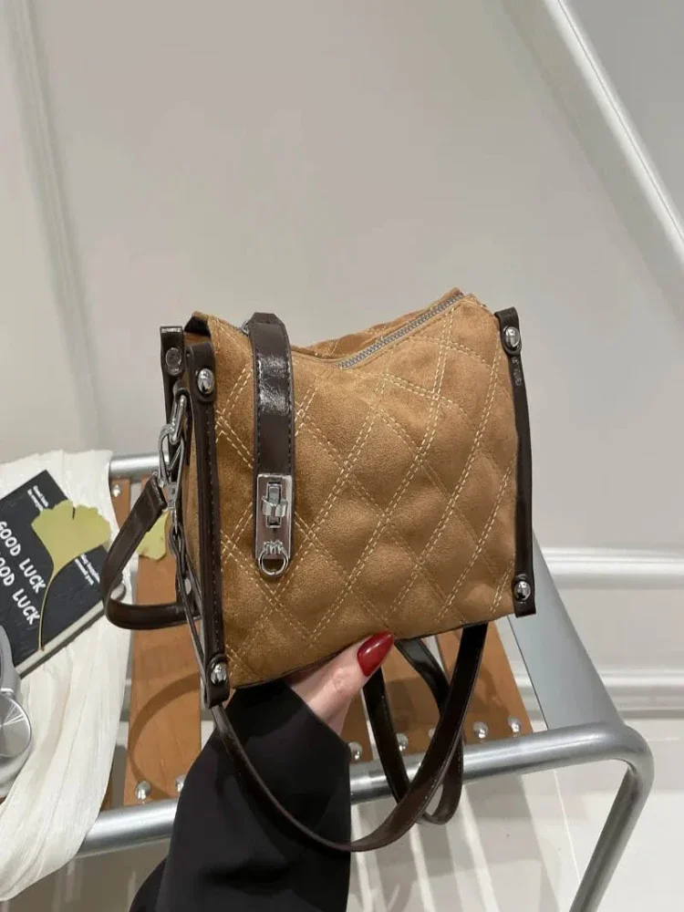 

2025 Autumn-Adaptive Tote Bag, Multi-Way Convertible Top Handle & Crossbody Purse for Women, Sculptural Day to Night Carryall