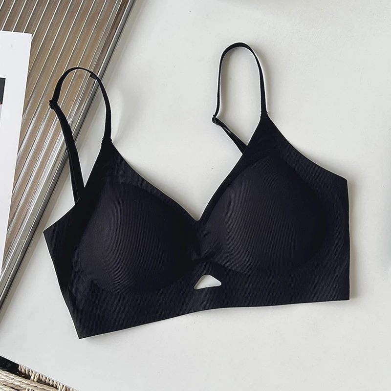 MOYISU أنيمي عارية الذراعين الصدرية النساء كومبو تمثال نصفي صغير محسن التوسع الخارجي جميل دعم الظهر سلس سلك الحرة TikTok الساخن