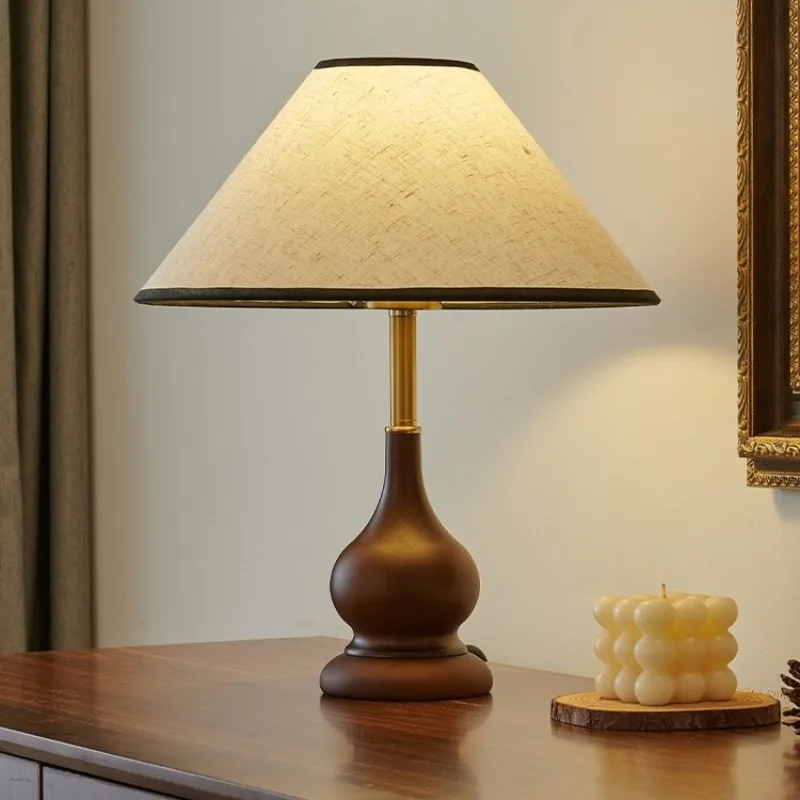 Настольная лампа в средневековом стиле, итальянский минималистский французский стиль, ретро-прикроватная лампа для спальни, новый настольный светильник ваби песчаного ветра в китайском стиле