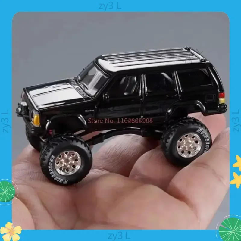 Tuoyi Xcartoys Alloy 1/64 Cherokee Car Model Toy Car Off-Road Fluorescent Green 190 Desktop Fashion Collection Ornament Toy Gift