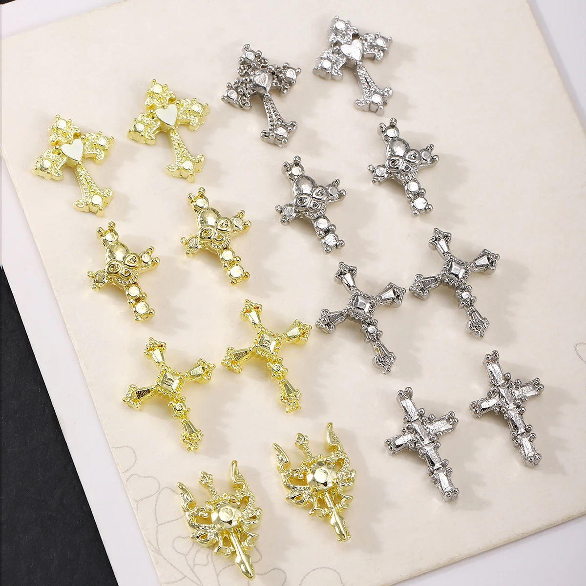50pcs Retro punk style cross decorazione personalizzata per unghie, trapano per unghie con strass in lega, trapano in metallo flash per unghie y2k