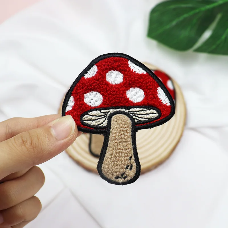 AHYONNIEX 1 pezzo ferro su asciugamano ricamo Patch funghi Parches per bambini abbigliamento Applique Patch vestiti fai da te adesivi carini