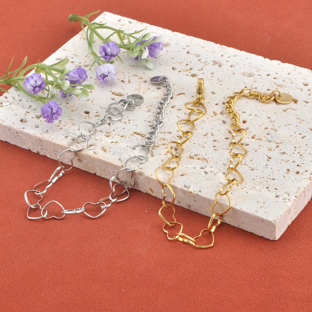 Lokaer Edelstahl-Armband mit herzförmiger, ausgehöhlter Kette für Damen, 18 Karat vergoldet, modischer, wasserfester Alltagsschmuck B25220