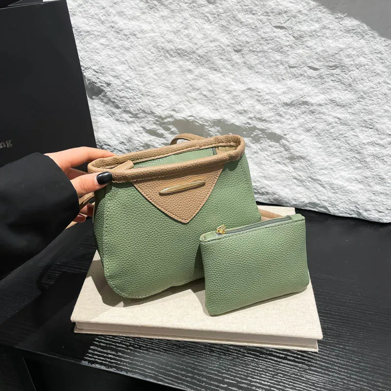 Fashion contrasting color shoulder messenger bag simple versatile commuter bag