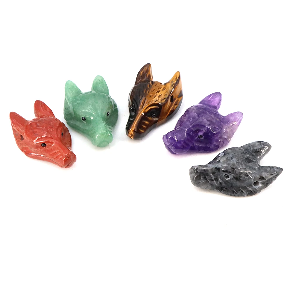 Ciondolo in pietra con testa di lupo da 40 mm Cristalli curativi naturali Statua intagliata a mano con pietre preziose Lupi Figura animale Creazione di gioielli Collana