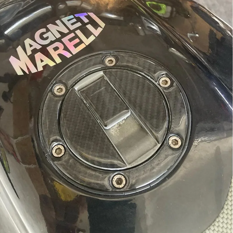 

3D Carbon Fiber Sticker Motorcycles Fuel Tank Cap Stickers For Aprilia 750 900 GPR150 125 For Triumph800 675 Moto Accessories