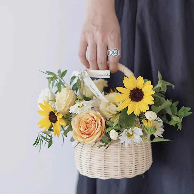 

Decorative Garden Woven Flower Basket Handmade Multi-functional Rattan Basket Storage Basket with Handle for Home Wedding Decors