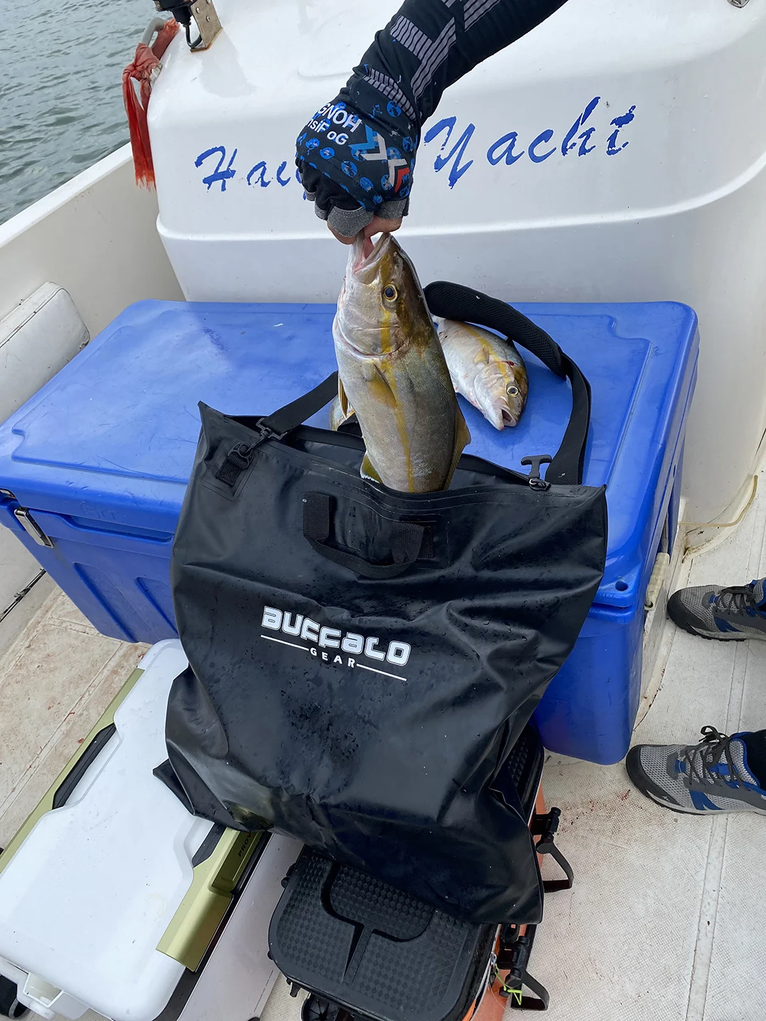 portable-fishing-bag-waterproof-fish-guard-handbag-live-fish-bag-fishing-gear-storage-bag-easy-carry-fishing-equipment-bag