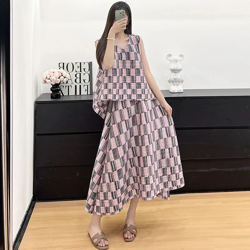 

Miyake 2025 летний плиссированный женский комплект из двух предметов без рукавов, свободная футболка нестандартной формы с круглым вырезом + юбка до половины тела с эластичной резинкой на талии