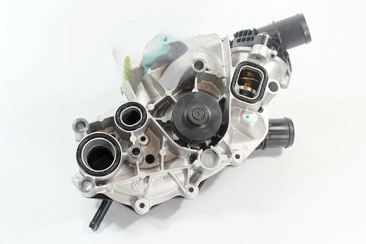

Suitable for Lynk&Co's brand new original water pump assembly 1.5T 020306 universal
