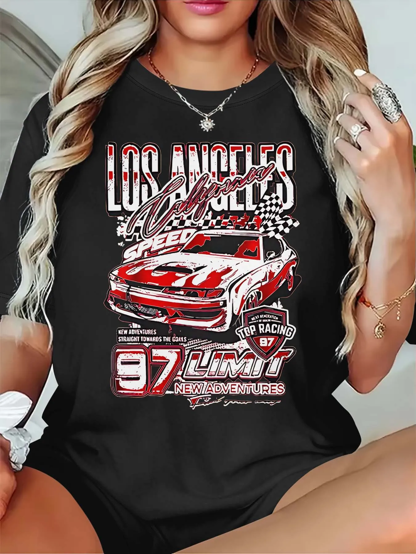 Koszulka damska plus size w stylu wyścigowym Los Angeles, modny top z grafiką samochodu, idealny na przyjęcie \"Uwielbiam szybkość i przygody\".