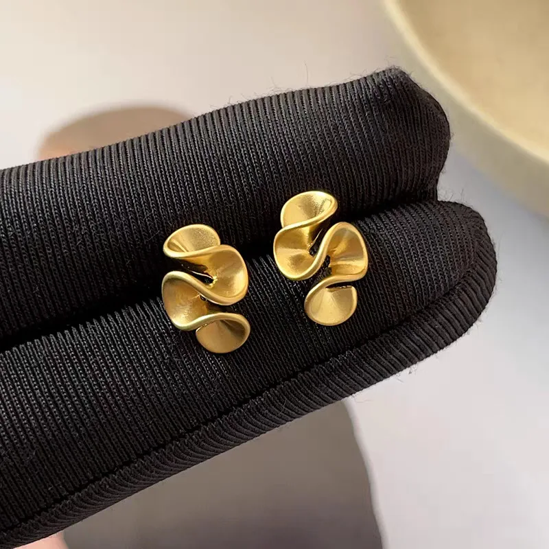AU999 24K Gold Ruffled Lotus Leaf Earrings for women. The delicate ruffled lotus leaf details light up any look with elegance.
