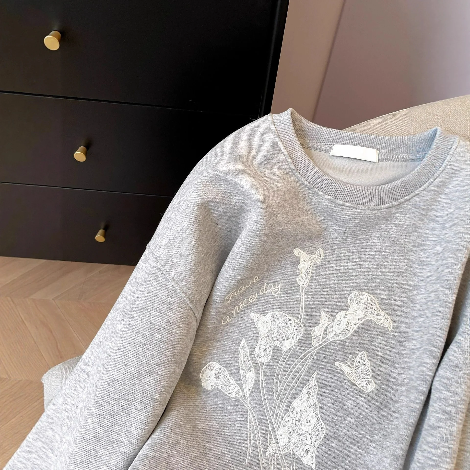 Grey patchwork Lace Sweatshirt Women Autumn Winter New Casual Loose Embroidered Top Trendy Round Neck Long Sleeved Pullover