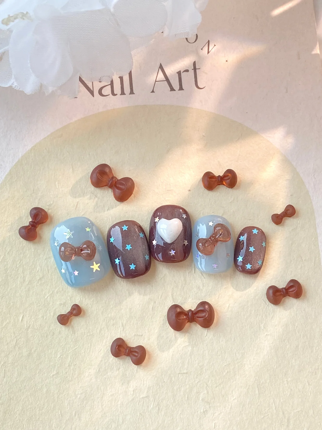 100 pièces mélange taille marron nœud papillon INS Nail Art breloques 3D Mini marron nœud papillon Style coréen accessoires pour ongles bricolage ongles