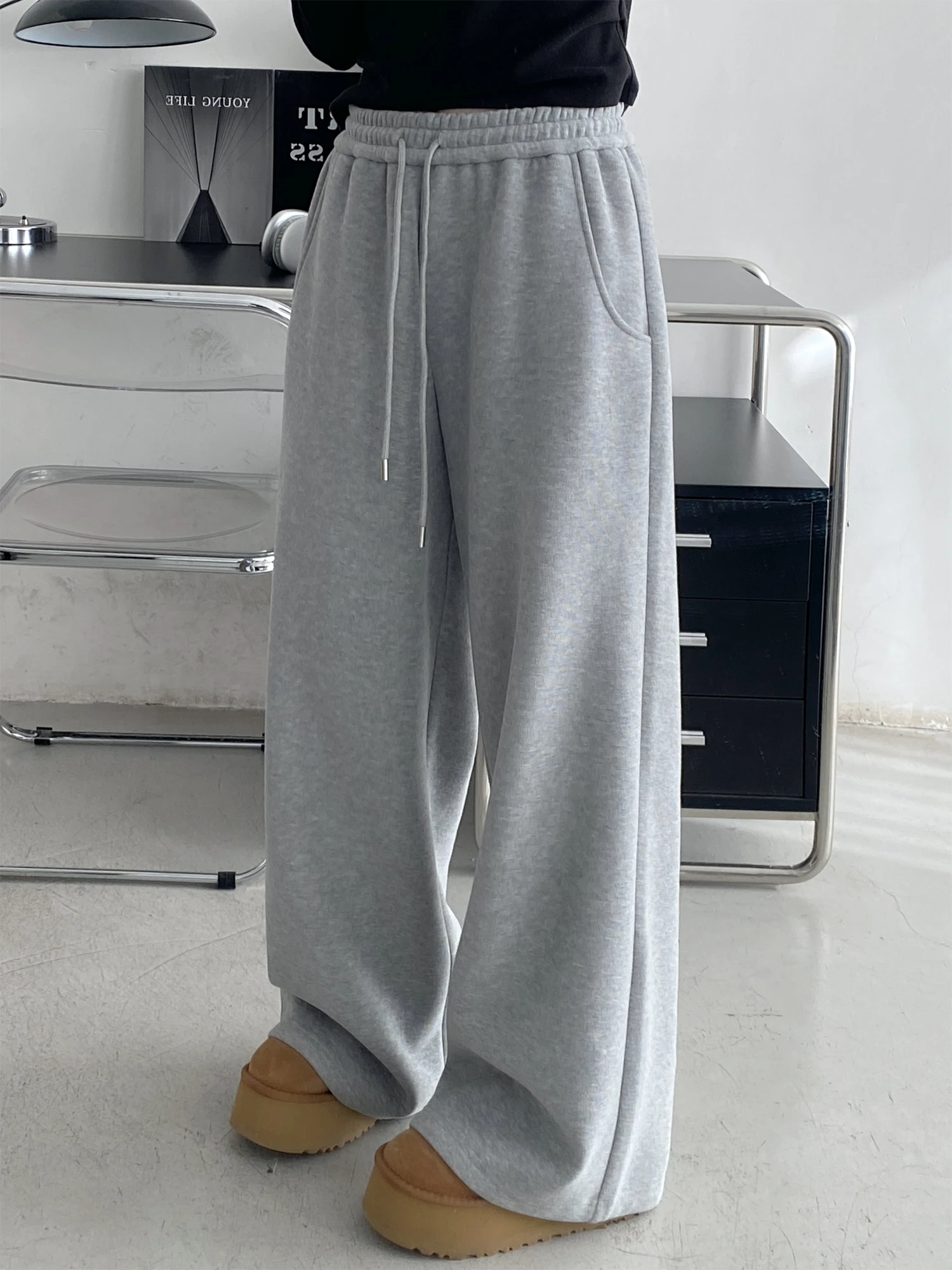 

SunYeo American Loose Thiened Wide Leg Pants Cosite Fce Elastic Waist Dstring ey Sweatpants Comfortable High Wai...