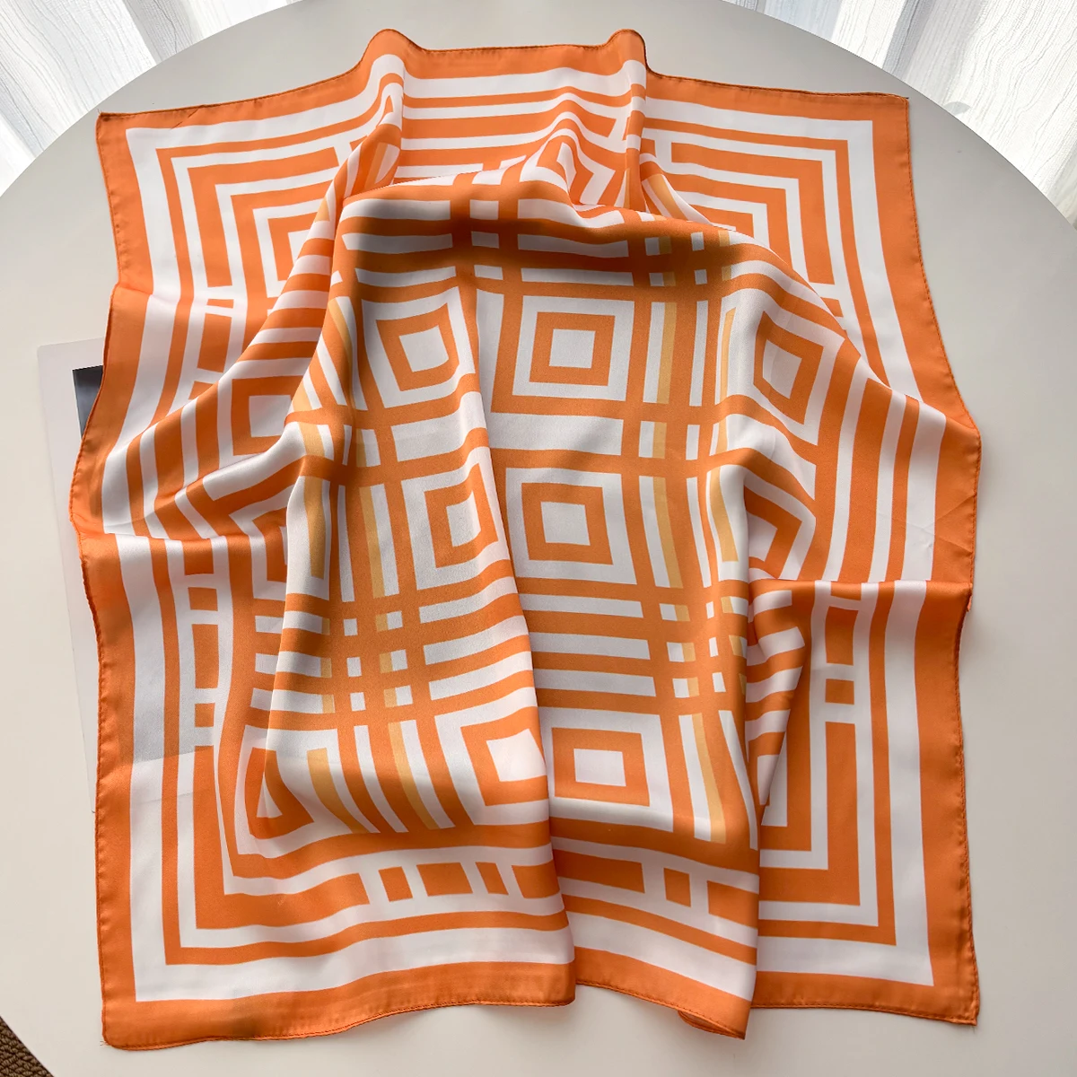 وشاح مربع فاخر للنساء أنيق للسيدات الحجاب منديل للسفر لينة وصمة عار تقليد الأوشحة الحريرية شال لارتداء اليومي