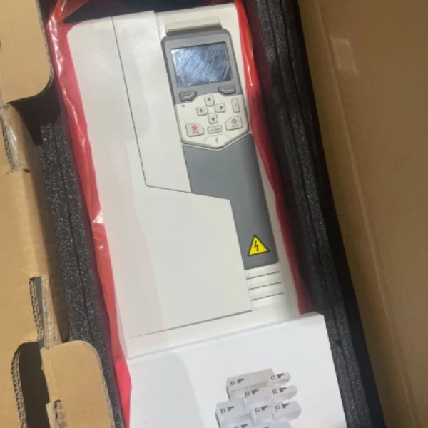 Convertisseur de fréquence neuf ACS580-01-033A-4 132 kW 6-8 semaines