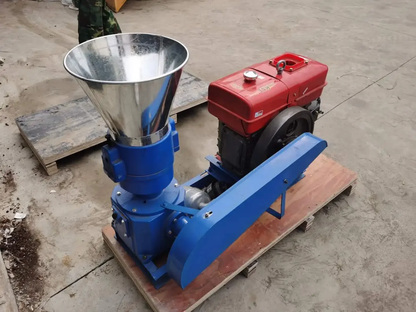 diesel wood pellet millPellet Mill For Wood/Flat Die Sawdust Pellet Machine