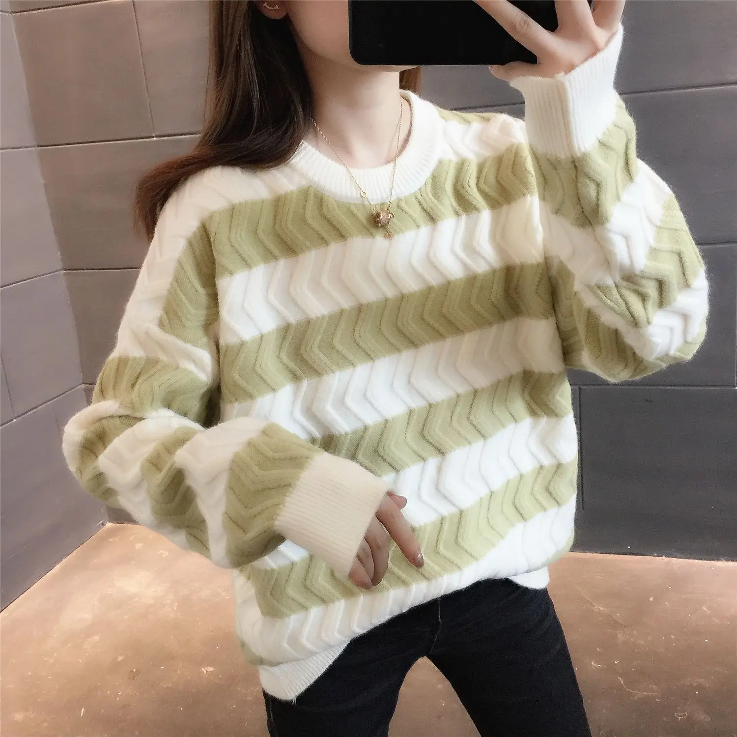 韓国ファッション 秋 長袖トップス レディース ニット セーター 2025 新作 ストライプ Oネック 暖かい プルオーバー レディース セーター