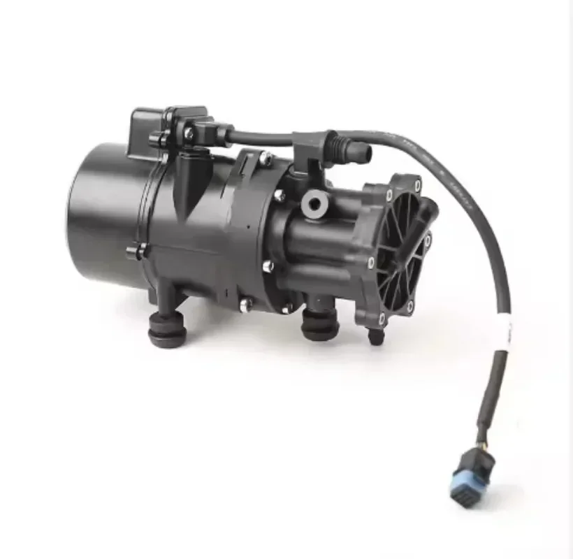 Water pump suitable for agricultural accessories