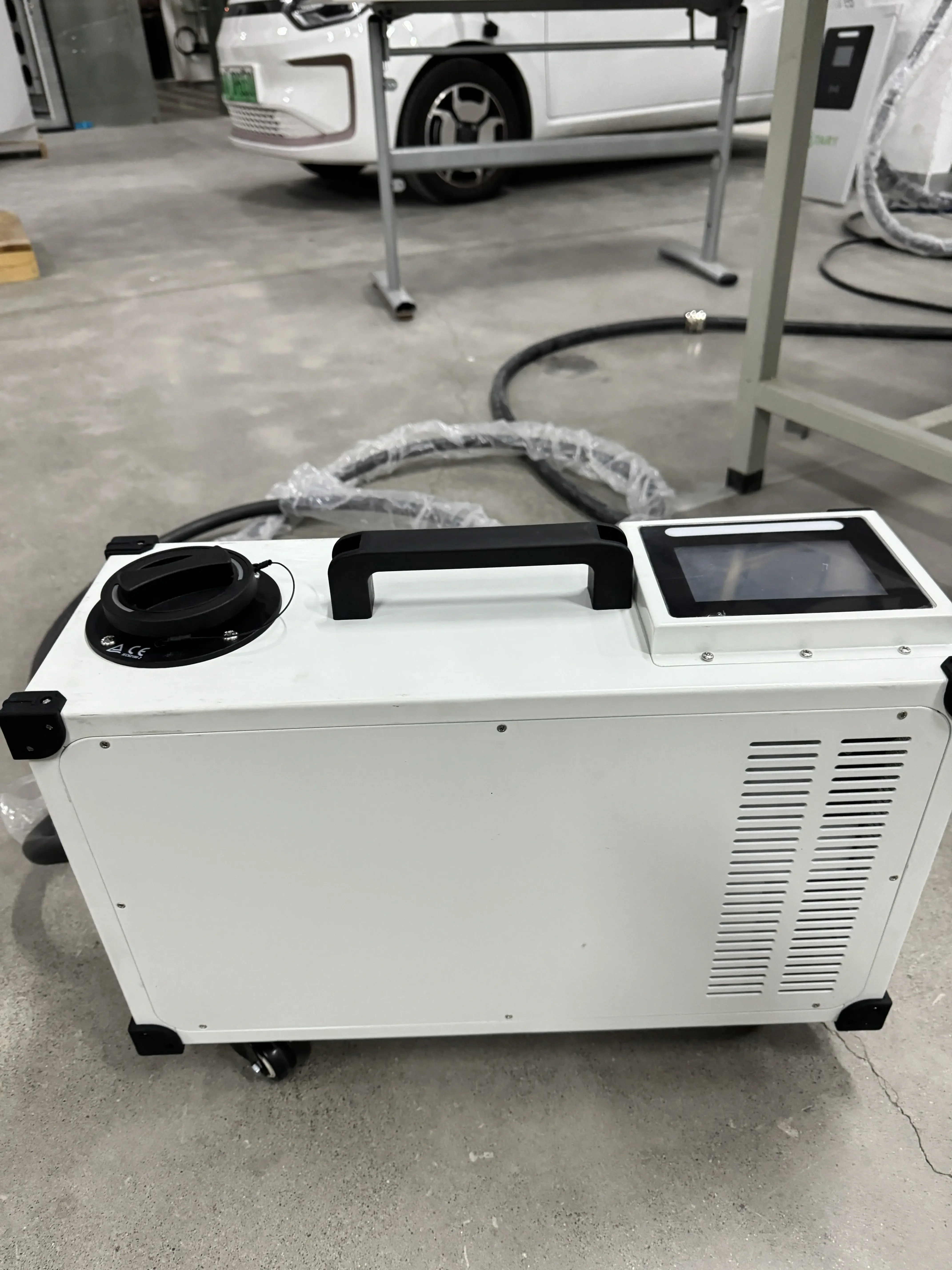 Movable DC ไฟฟ้า Rapid Charger 20kw แบบพกพา Dc Ev Fast สถานีชาร์จ 50A ปรับ Ccs Chademo Gbt Dc Ev Charger