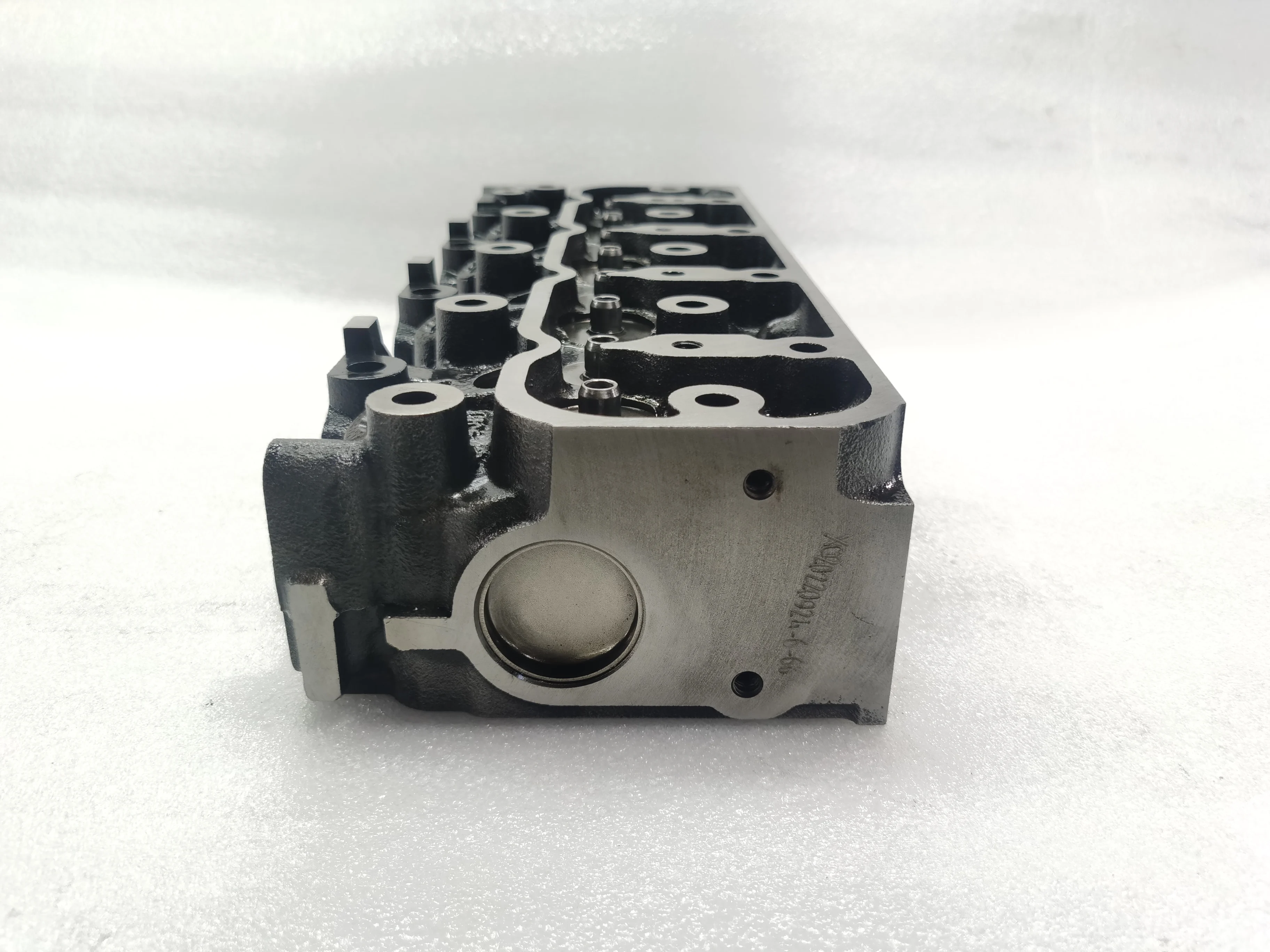 Głowica cylindrów żeliwna 4JB1 4JA1 do samochodu ISUZU