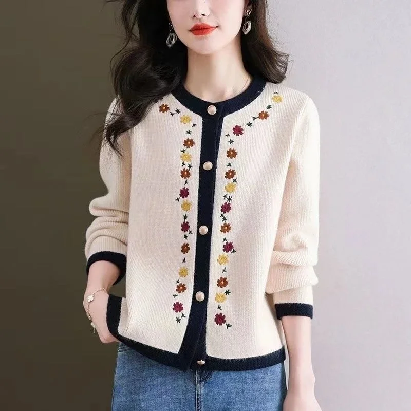 

Женский вязаный кардиган-свитер 2026: Новинка весны-осени, свободный укороченный свитер с круглым вырезом и вышивкой, модный топ