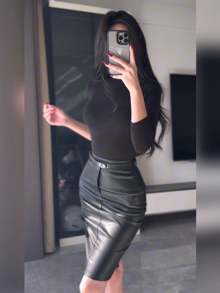 

Slim Fit Black PU Leather Base Shirt Women's Winter Fashion Set with Pleated Skirt Korean Style Commute High Waist