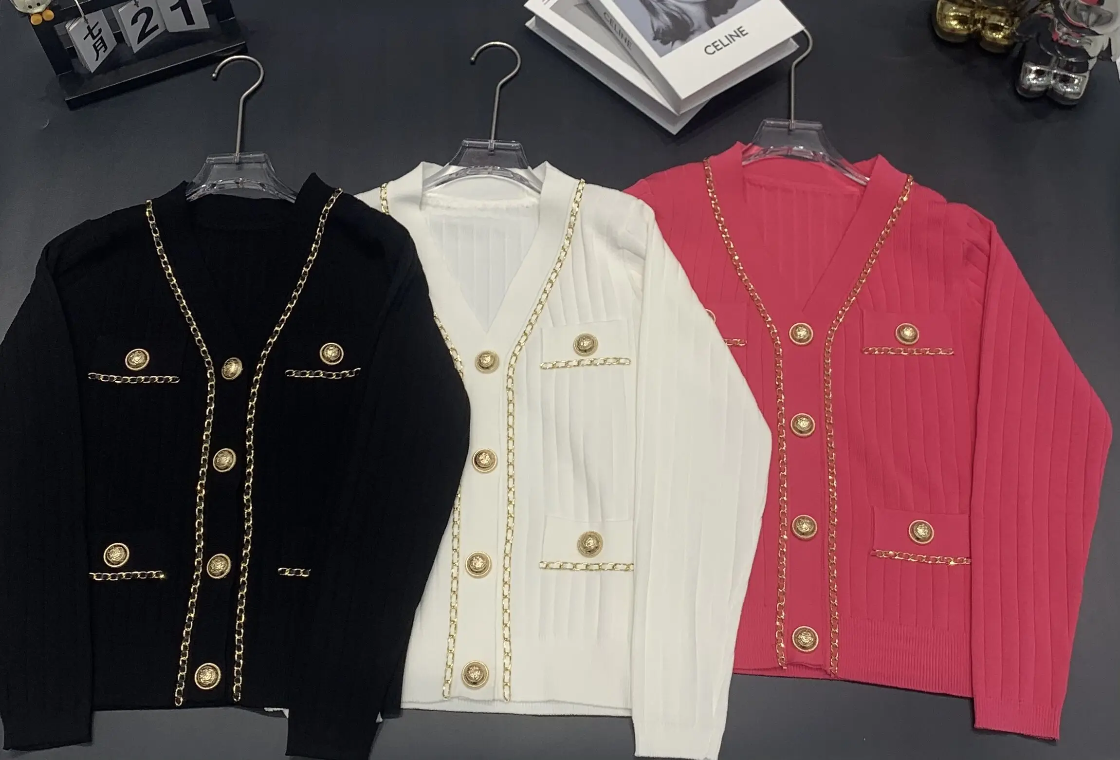 

Ele Bla V-Ne Long Sve Knitted Slim Fit Coat for Women High-End European Sle Gold Bule Chain Design