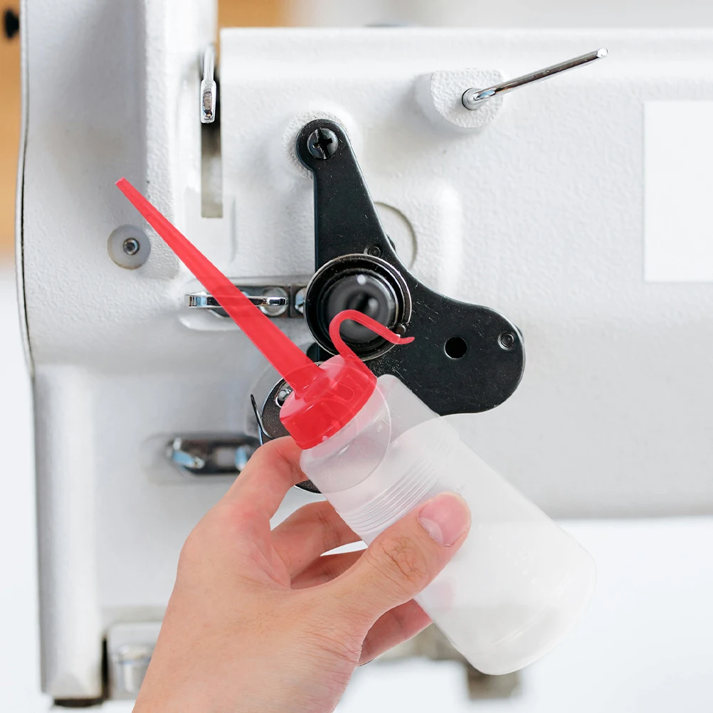 

4Pcs Long Nozzle Oil Dispensers Sewing Machine Plastic Bottles Small Oil Cans Precise Lubrication Sewing Maintenance Accessories