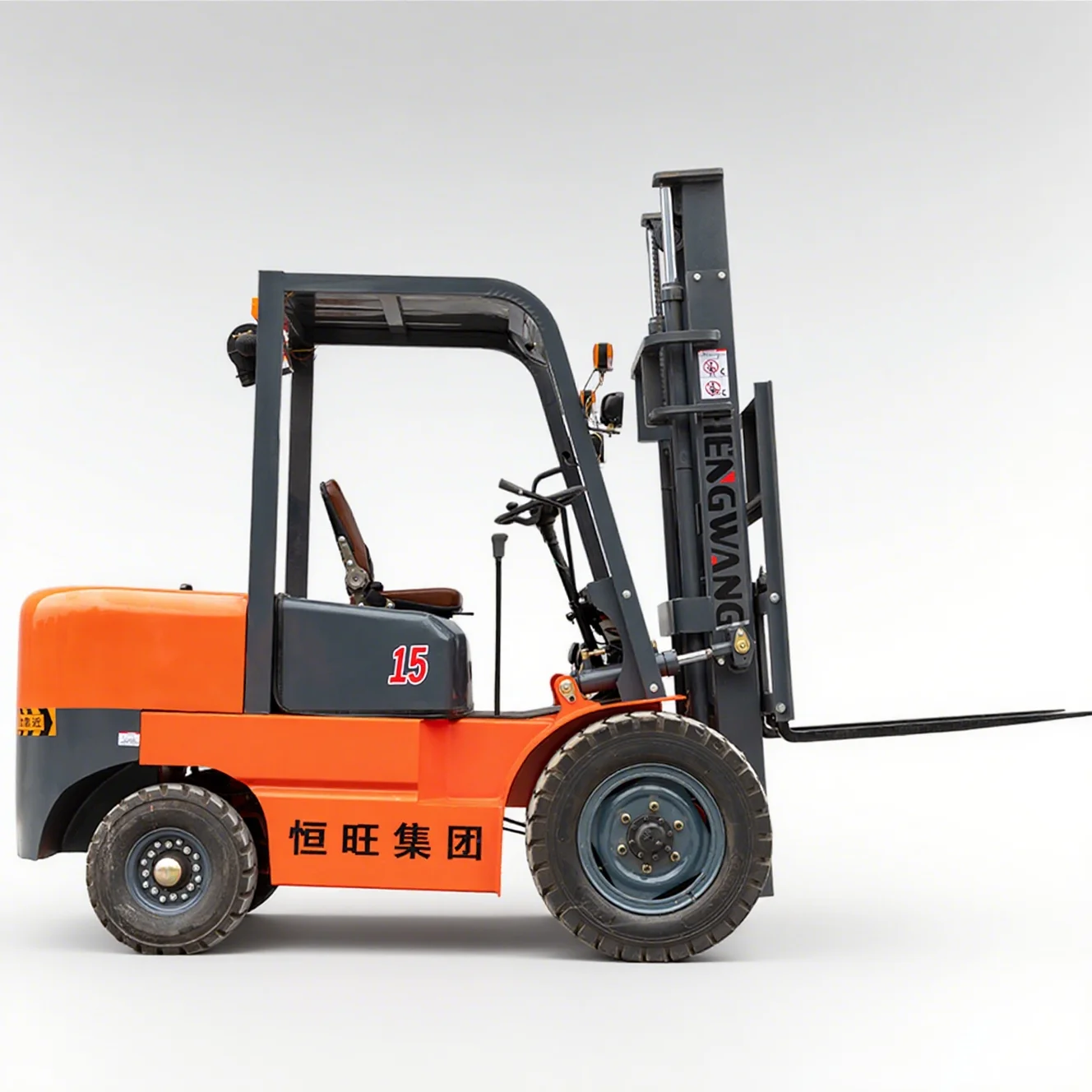 HW 1.5 ton Diesel Forklift 4x4 Wheels Strong Power Warehouse Fuel Forklift Efficient and long-lasting Operation forklifts Custom