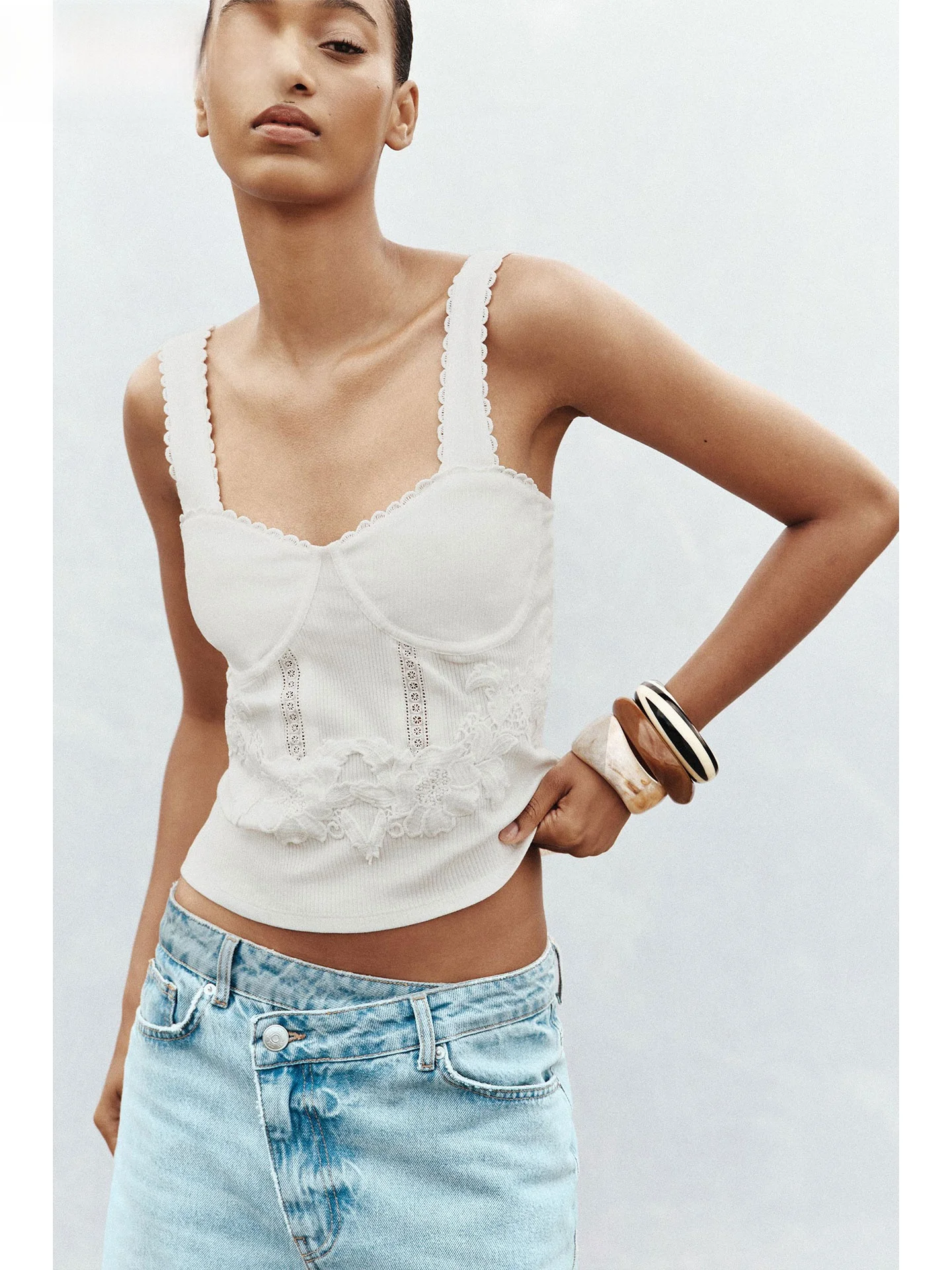 

ZAPRHA Summer 2025 Sweet And Spicy Sle Ruffle Trim round Ne Bodycon Strap Top Women's Faion Vest Strap ort Sve