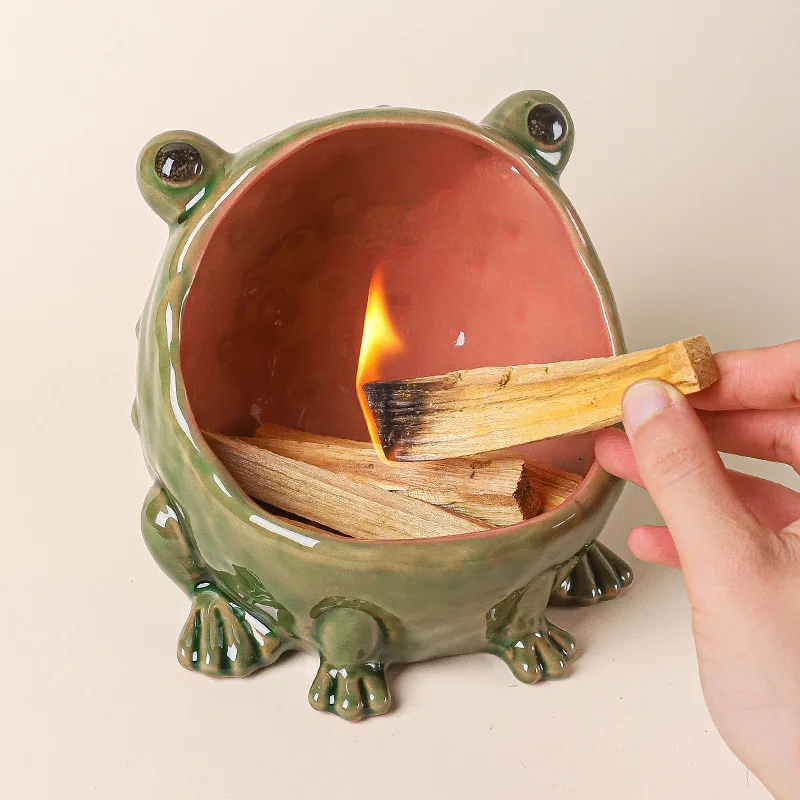 

New Creative and Quirky Three Legged Frog Golden Toad Incense Burner Ashtray Ceramic Ashtray Multifunctional Decoration