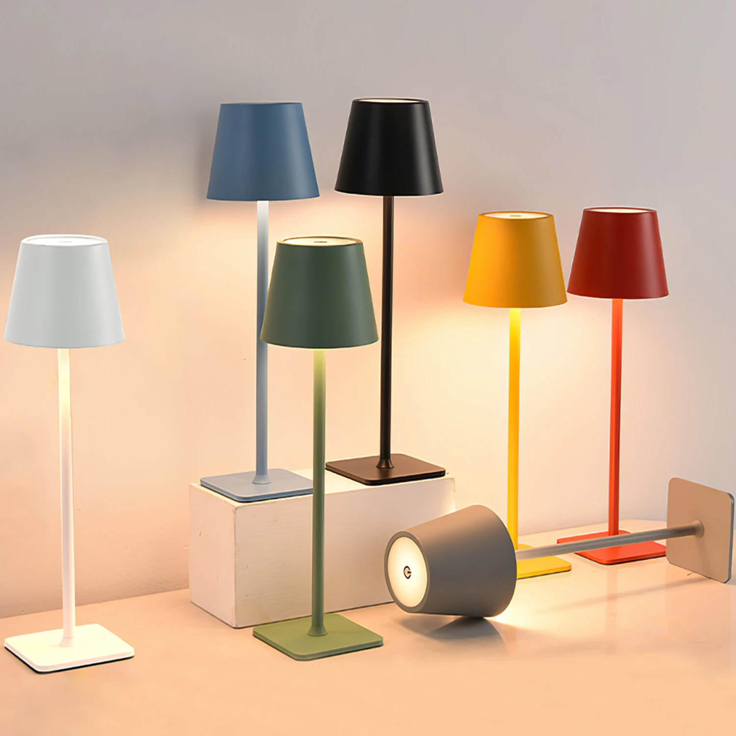 Lampe de bureau LED sans fil, portable et atmosphérique, parfaite pour la chambre à coucher, le bureau et le restaurant, nouveauté Cor USB innovant et polyvalent