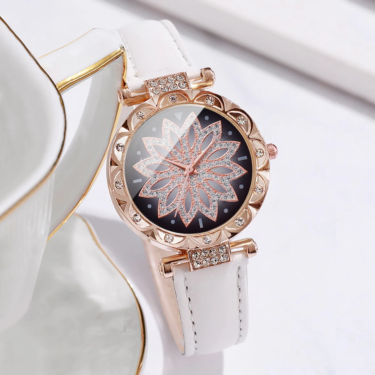 6PCS/Set Fashion Women\'s Watch Casual Leather Strap Versatile Round Flower Dial Quartz Watch with Heart Trees Bracelet Set