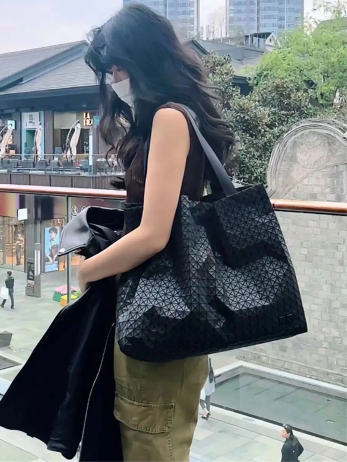 

2025 new Wolf Pose Silicone Tote Bag Large Capacity Commuter Handbag Single Shoulder Soft Korean Style Daily Use for Women