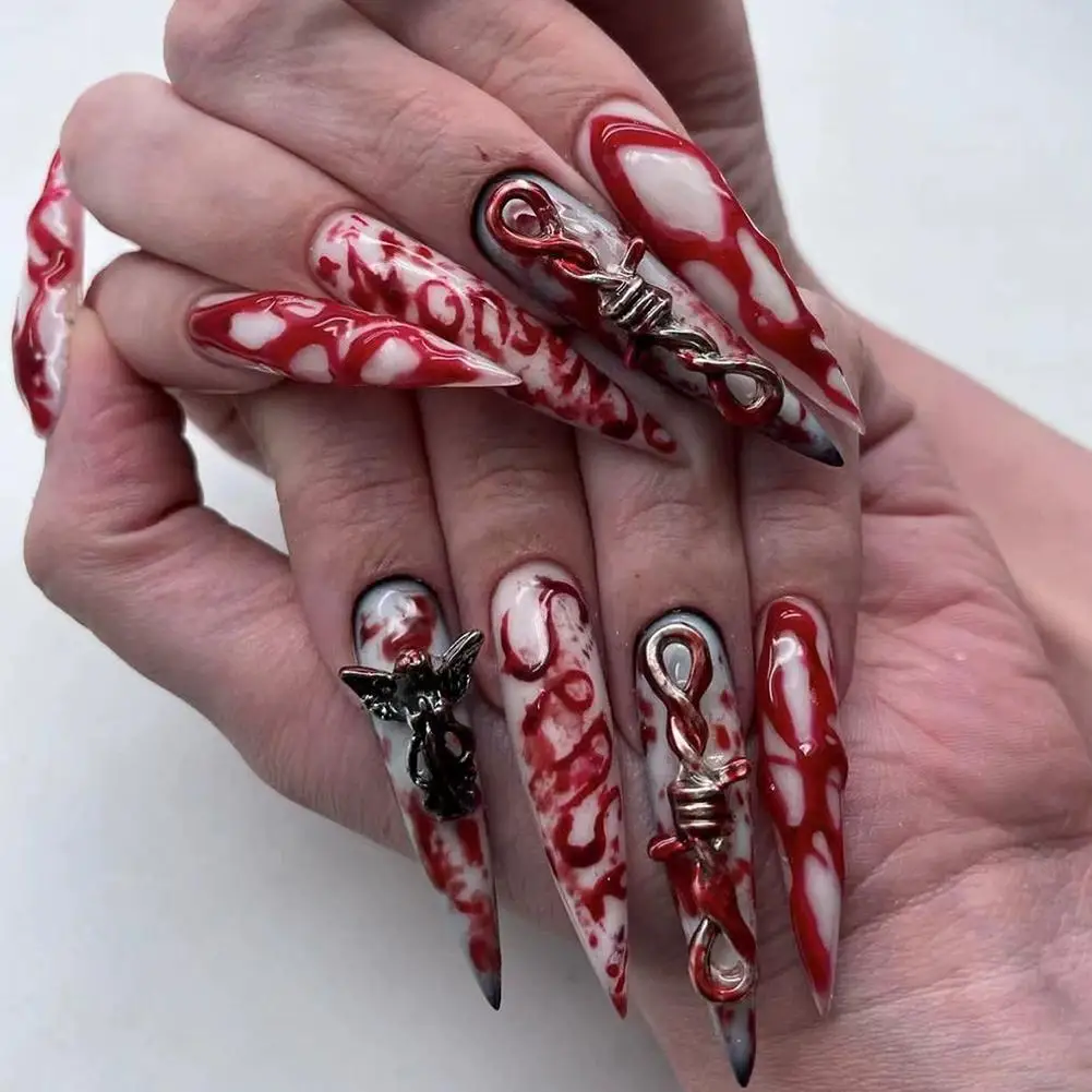 Stampa a spillo lungo di Halloween sulle unghie Modello di sangue rosso Unghie finte Suggerimenti artistici per la decorazione cosplay della festa di Halloween