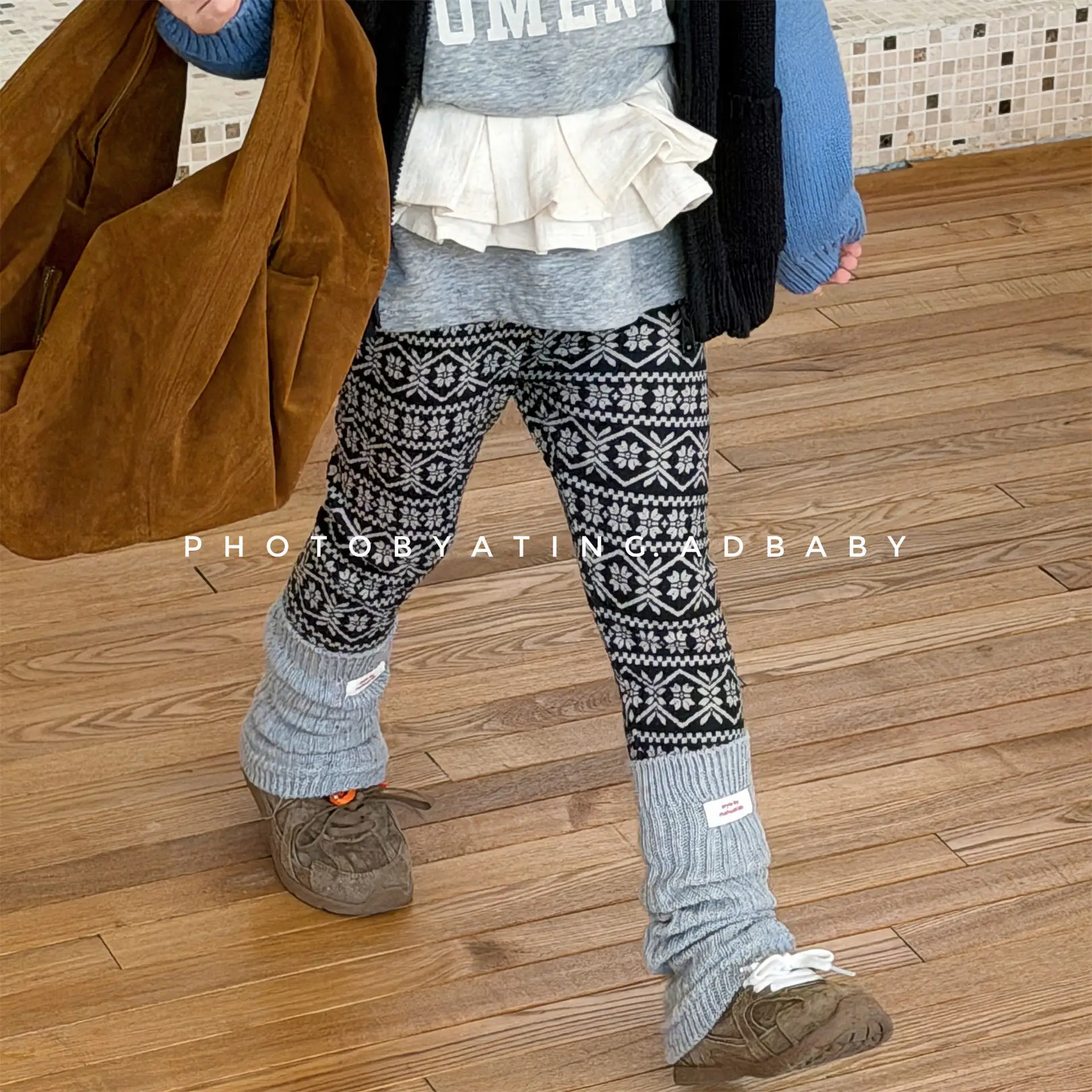 

2025 Winter New Girls Plus Velvet Thick Leggings Children Warm Trousers Baby Girl Vintage Print Leggings Fashion Kids Clothes