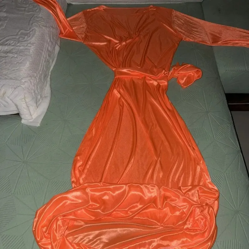 Sexy glänzender Satin-Schlafanzug für Damen und Herren, weich und seidig, langes Kleid, lange Ärmel, lockerer Nachthemd, Übergröße, Schlafrobe