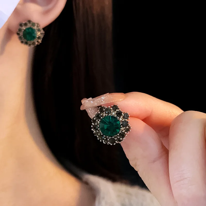 Baroque Vintage Earrings Necklace French Luxury Green Flower Stud Earrings Temperament High-end Jewelry for Women Gorgeous Gift