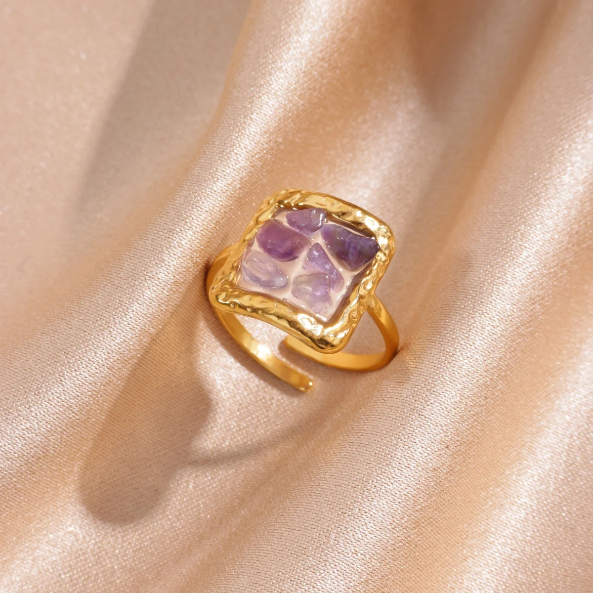 Boho-Ringe aus natürlichem Kies, Damen, Edelstahl, goldfarben, strukturiert, quadratisch, mit Harz- und Emaille-Elementen, verstellbar, ästhetischer Schmuck. – Detail 5