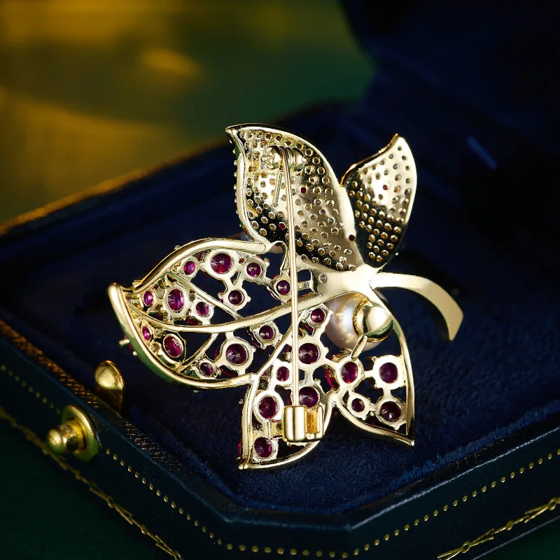 18K Gold Plated Maple Leaf Brooch Sapphire Pearl Zircon Enamel Pin for Women Luxury Lapel Pin Wedding Gift Fine Jewelry