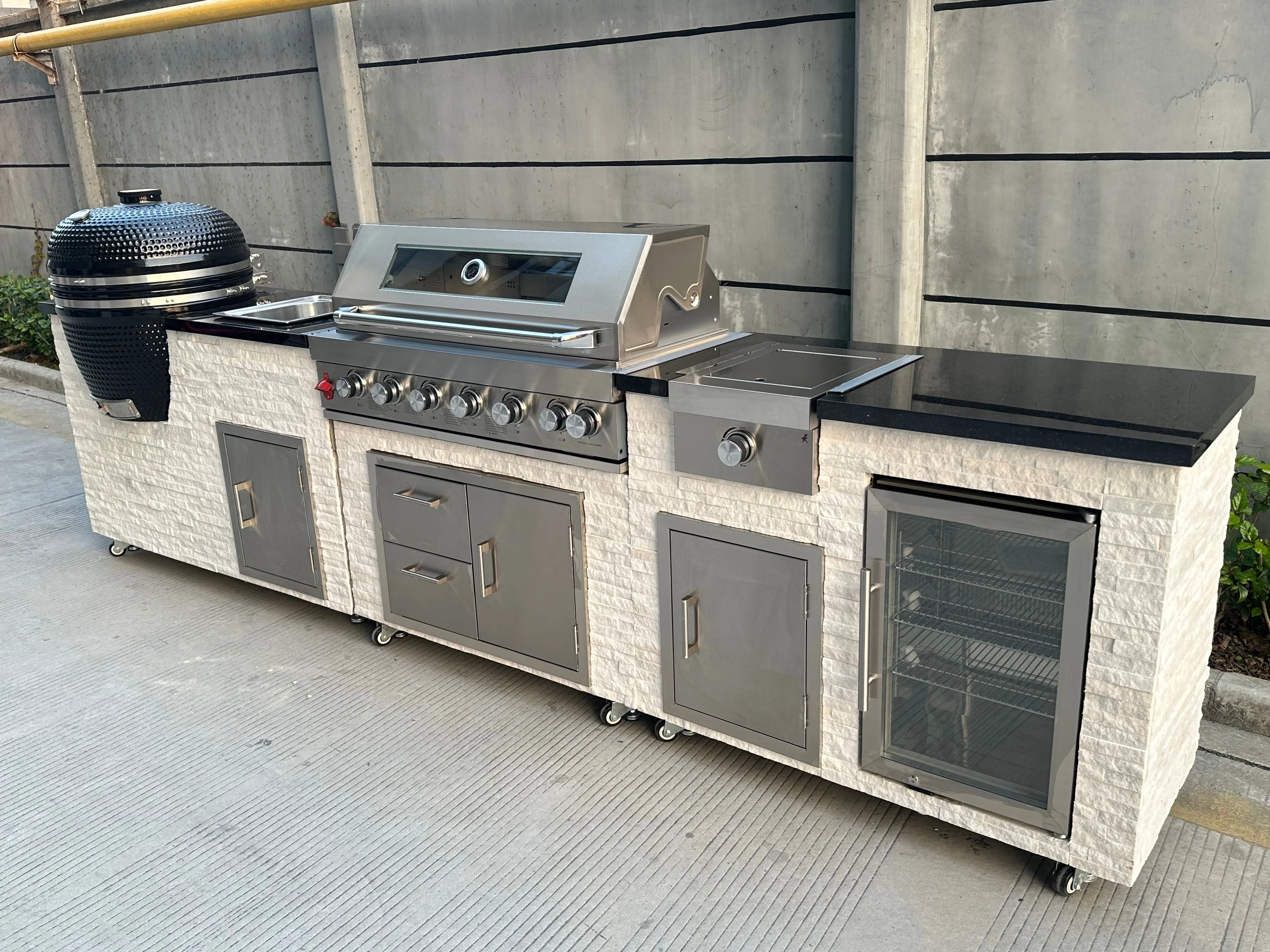Modern Premium Outdoor Kitchen All-in-One Solution from Compact Grills to Deluxe Setups with BBQ Gas Grill Sink and Kamado