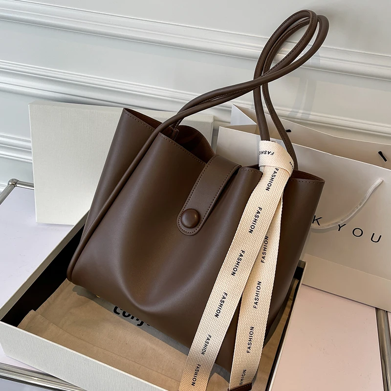 

Spring 2026 Commuter Large Capacity Retro Women's Tote Bag Fashionable Single Shoulder Bag Popular High-End Sensation Tote Bag